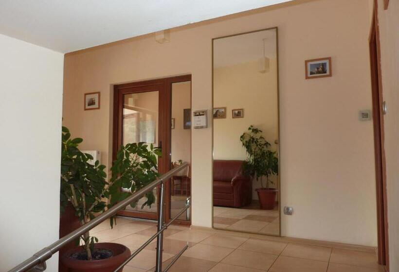 هاستل Zajazd Arka