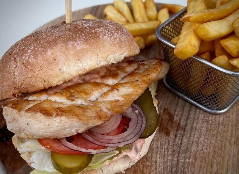 צימר Apartamenty Mesa Grill Restaurant Cafe