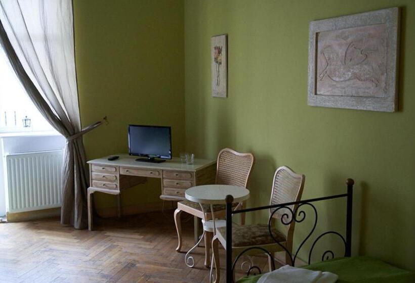 تختخواب و صبحانه Belle Epoque