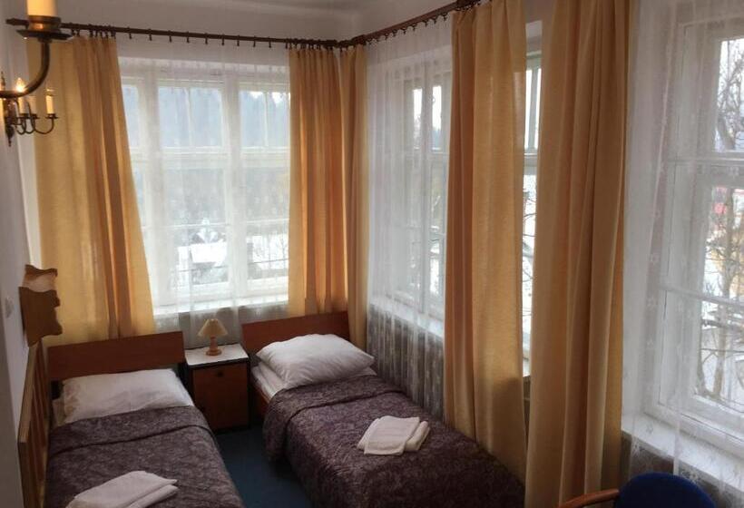 تختخواب و صبحانه Czerwony Dwór