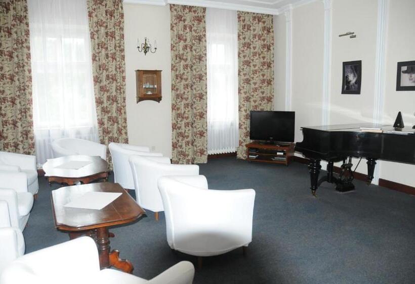 تختخواب و صبحانه Czerwony Dwór