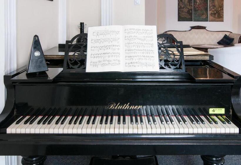 تختخواب و صبحانه Czerwony Dwór