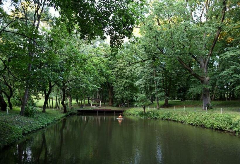 تختخواب و صبحانه Dwór Bieland