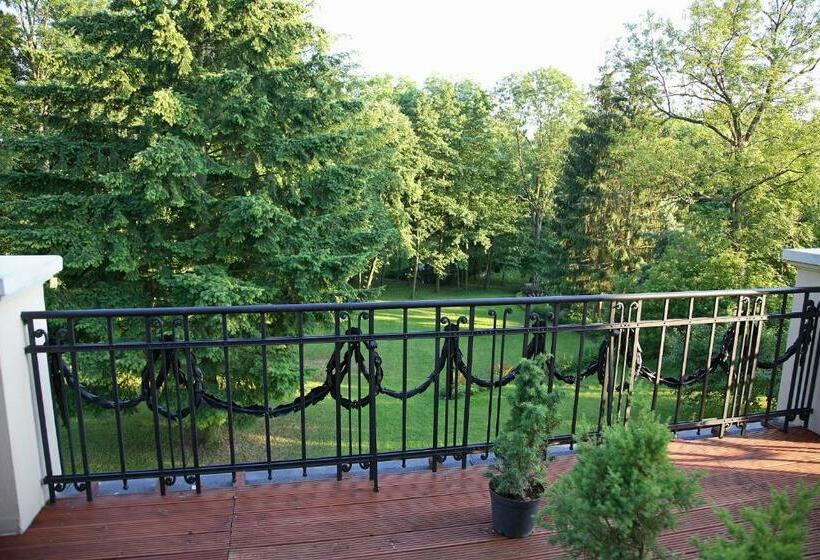 تختخواب و صبحانه Dwór Bieland