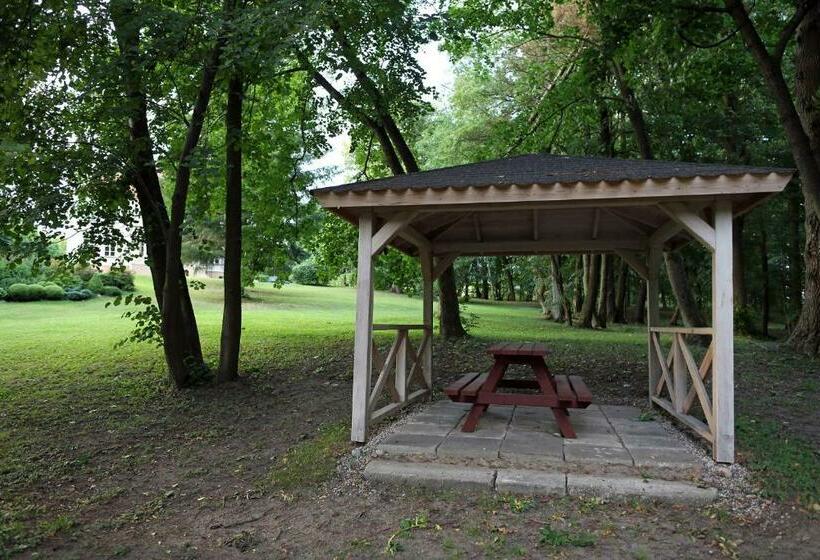 تختخواب و صبحانه Dwór Bieland