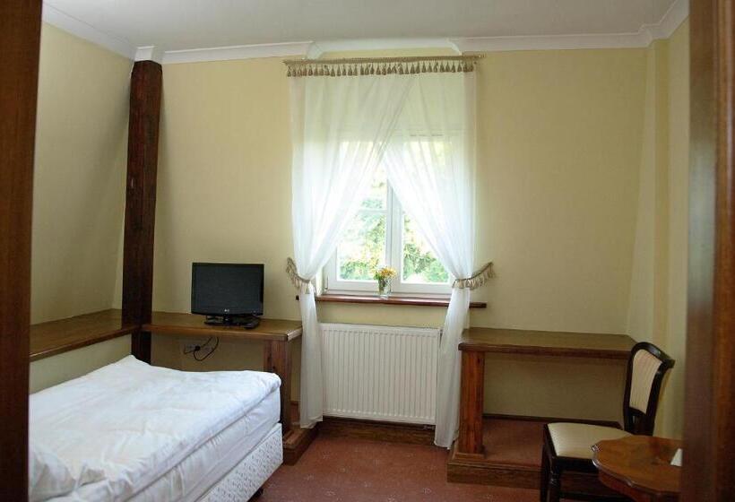 تختخواب و صبحانه Dwór Bieland