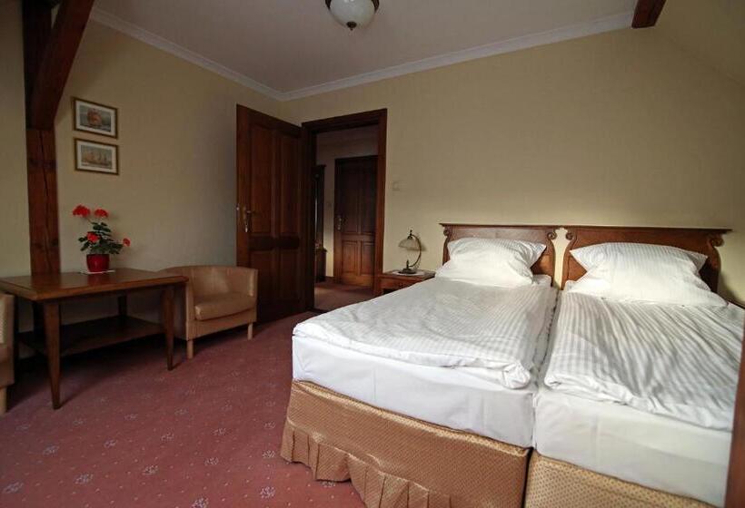 تختخواب و صبحانه Dwór Bieland