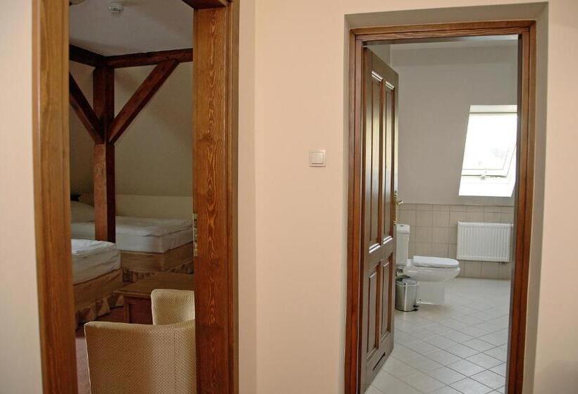 تختخواب و صبحانه Dwór Bieland