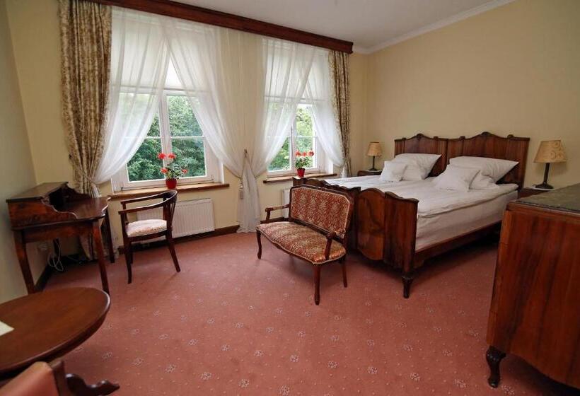 تختخواب و صبحانه Dwór Bieland