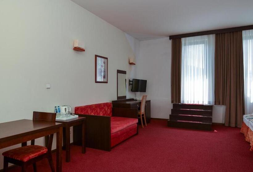 تختخواب و صبحانه Hyrny