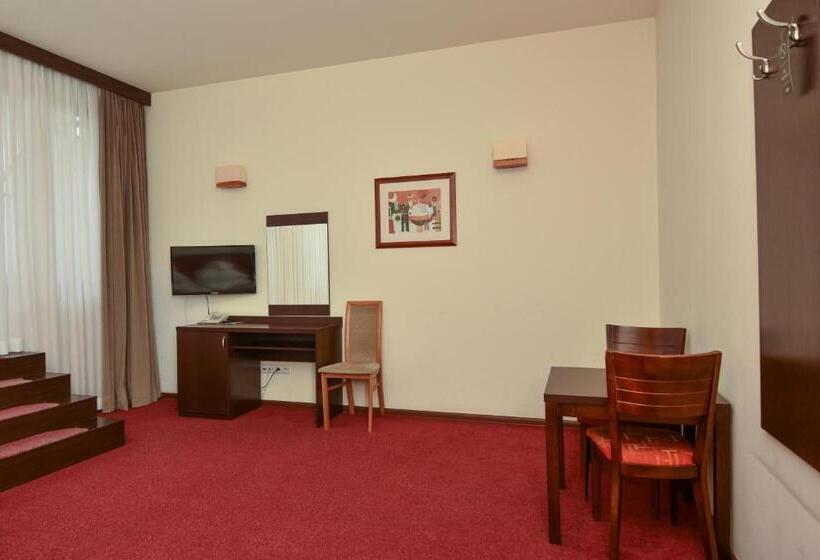 تختخواب و صبحانه Hyrny