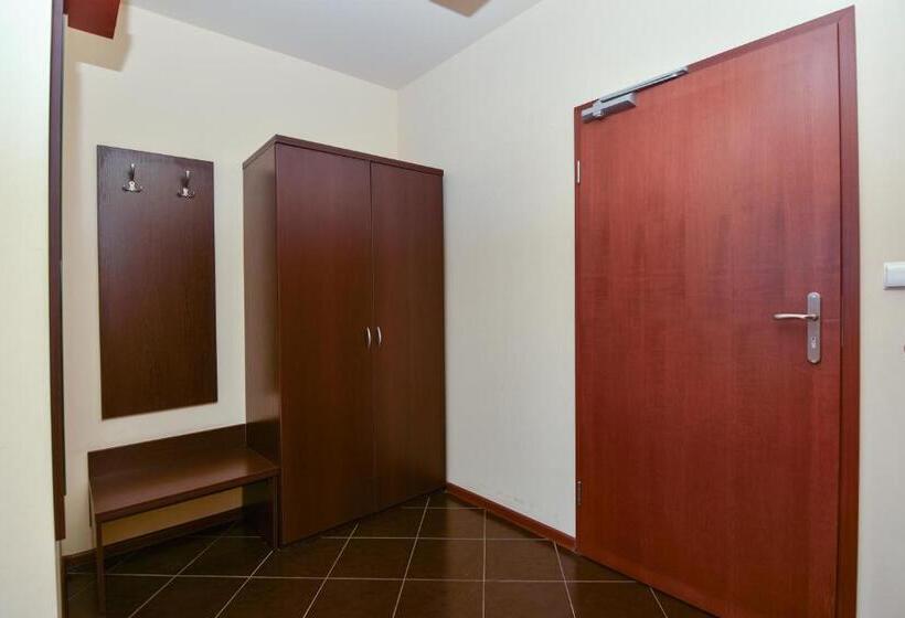 تختخواب و صبحانه Hyrny