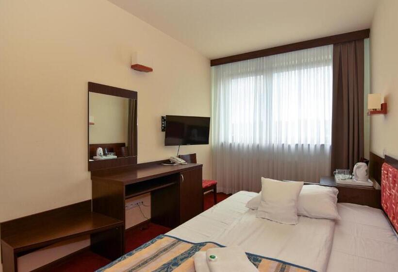 تختخواب و صبحانه Hyrny