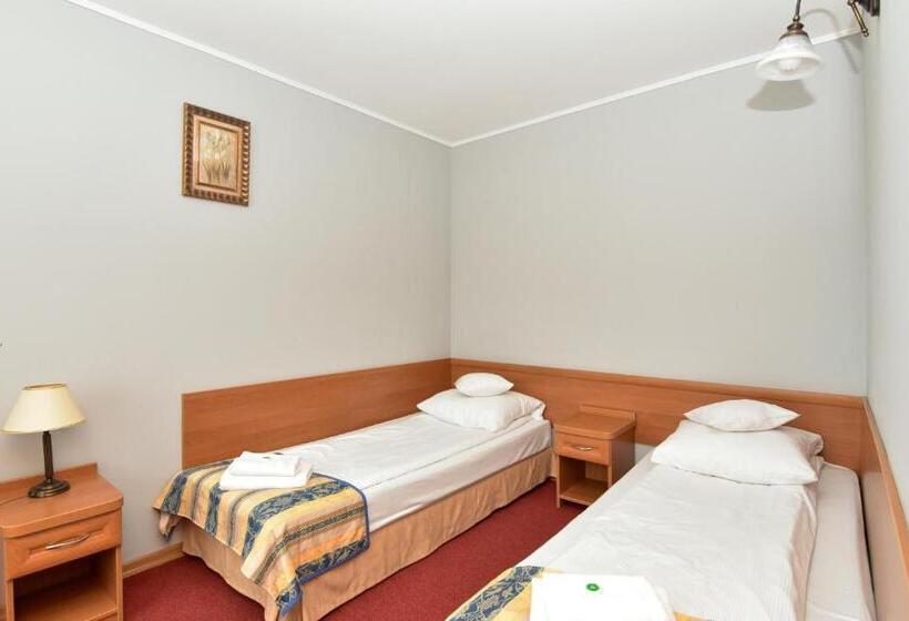 تختخواب و صبحانه Hyrny