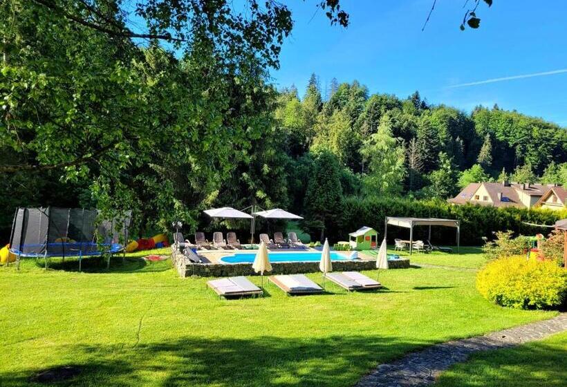 تختخواب و صبحانه Karina