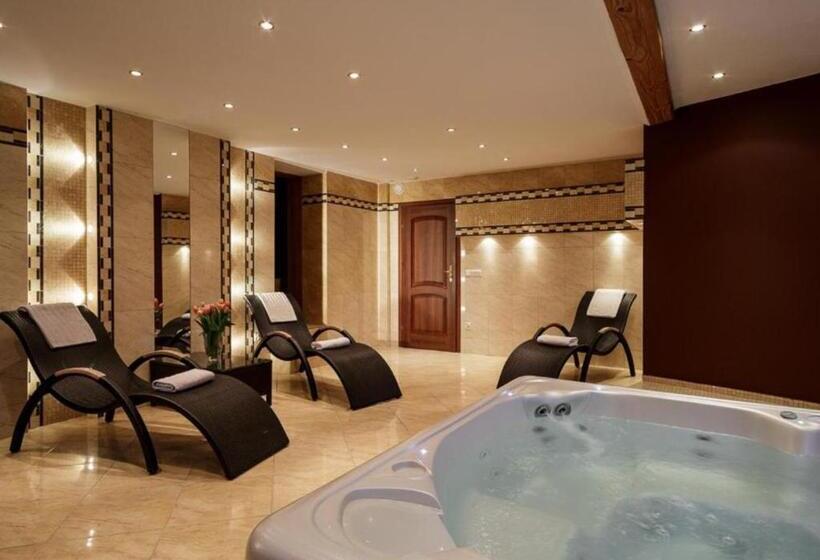 تختخواب و صبحانه Karina