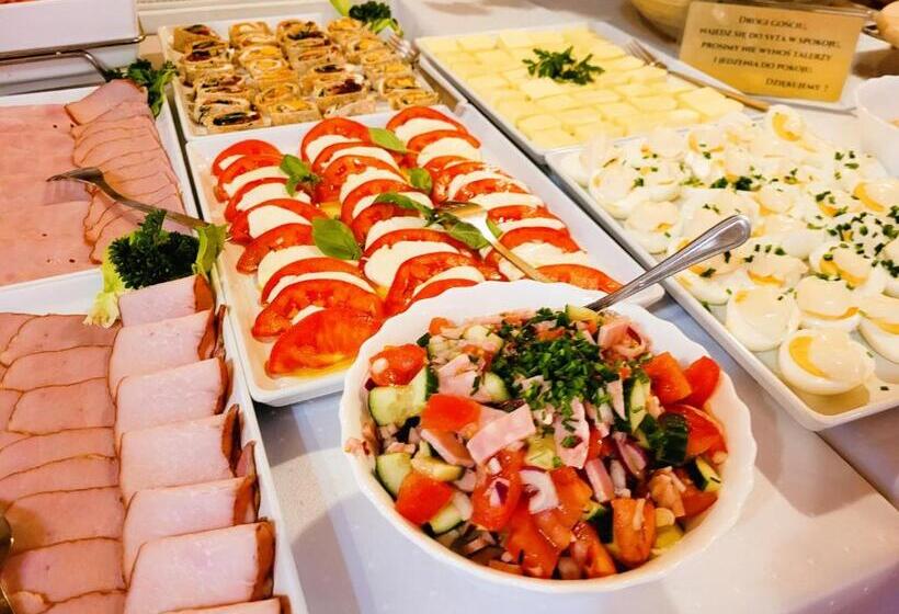 تختخواب و صبحانه Karina