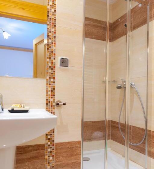 تختخواب و صبحانه Karina