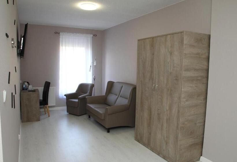 تختخواب و صبحانه M&m Spanie