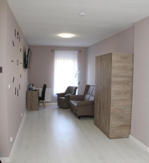 تختخواب و صبحانه M&m Spanie