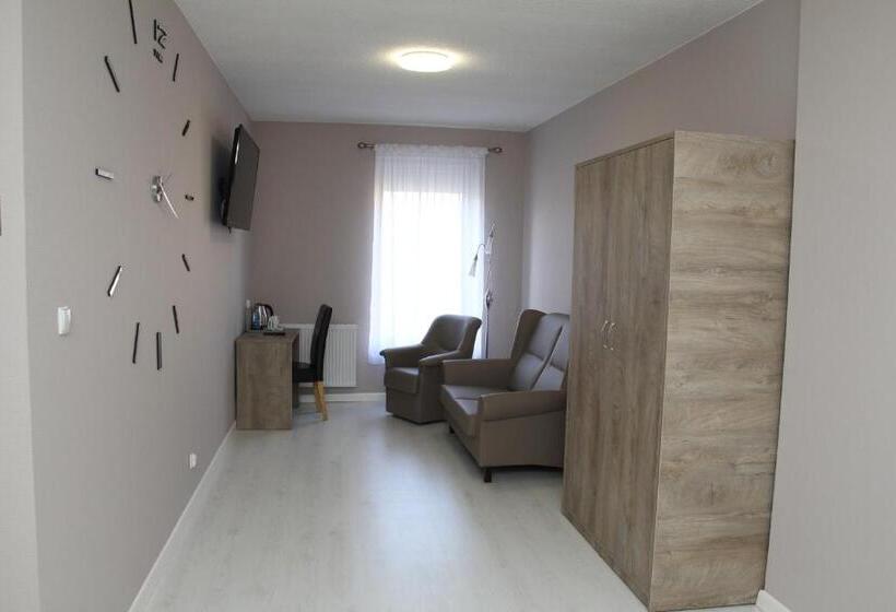 تختخواب و صبحانه M&m Spanie