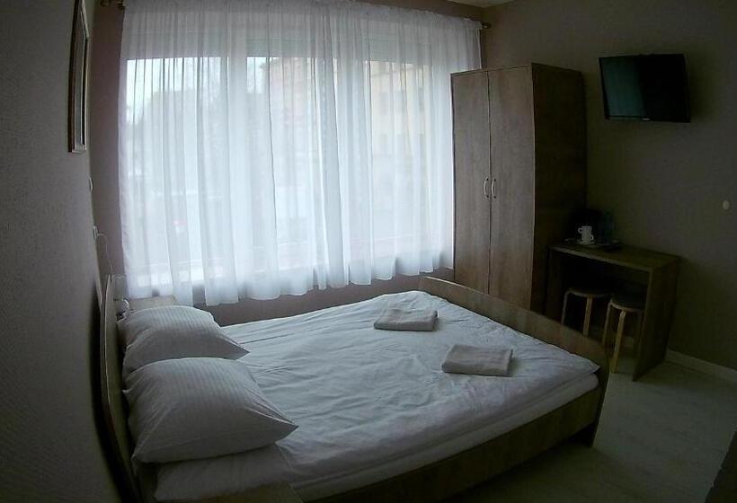 تختخواب و صبحانه M&m Spanie