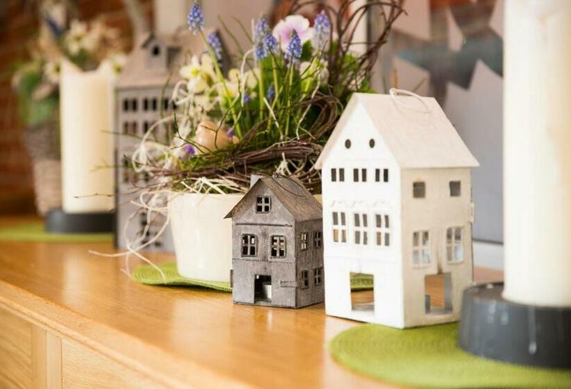 تختخواب و صبحانه Mistral Ustka