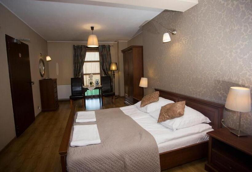 مبيت وإفطار Noclegi M4