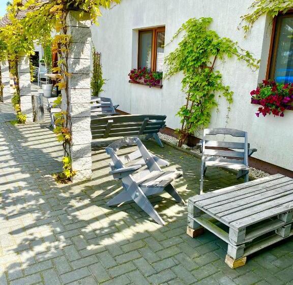 ベッドアンドブレックファースト Old Tree Home & Restaurant