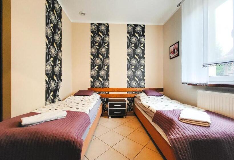 تختخواب و صبحانه Pensjonat Li Mar