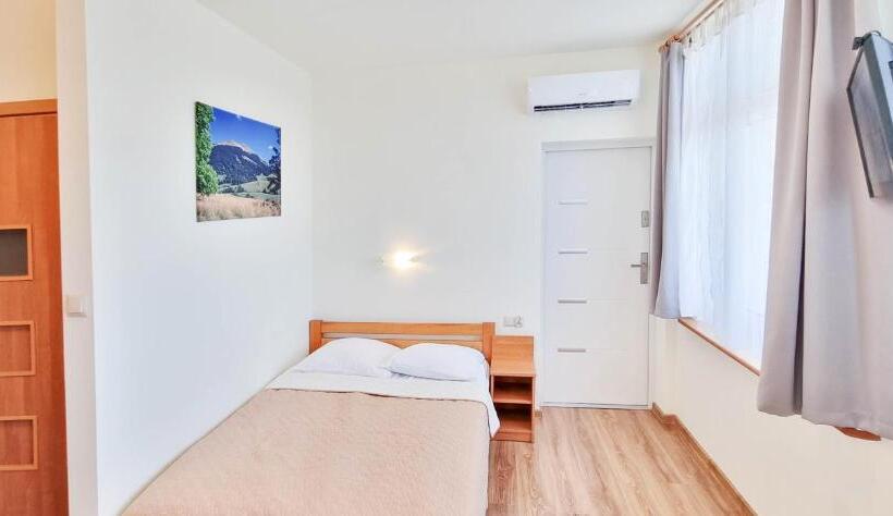 住宿加早餐  Pensjonat Na Górce   Widok Na Jezioro Solińskie I Góry 534 556 639