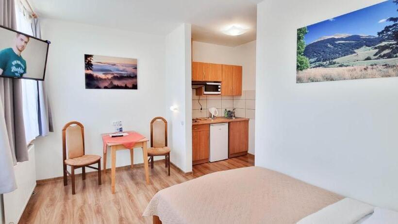 住宿加早餐  Pensjonat Na Górce   Widok Na Jezioro Solińskie I Góry 534 556 639