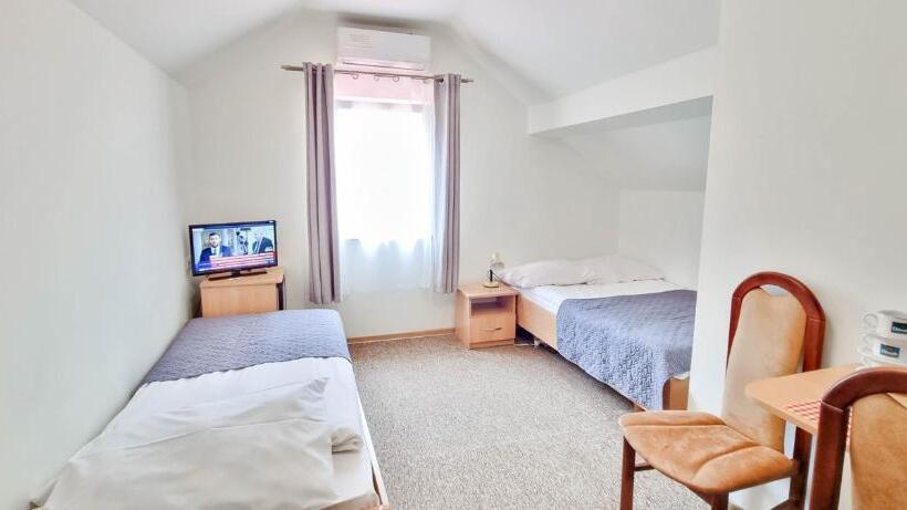 住宿加早餐  Pensjonat Na Górce   Widok Na Jezioro Solińskie I Góry 534 556 639