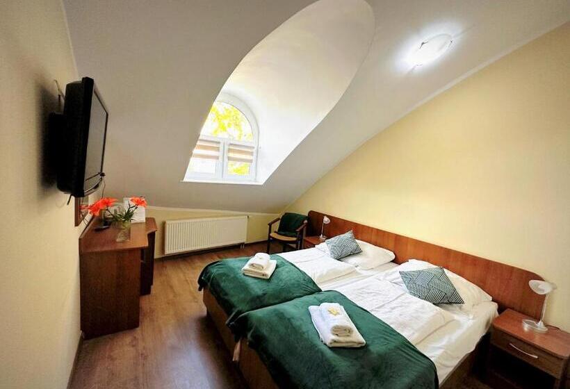 مبيت وإفطار Rezydencja Korab