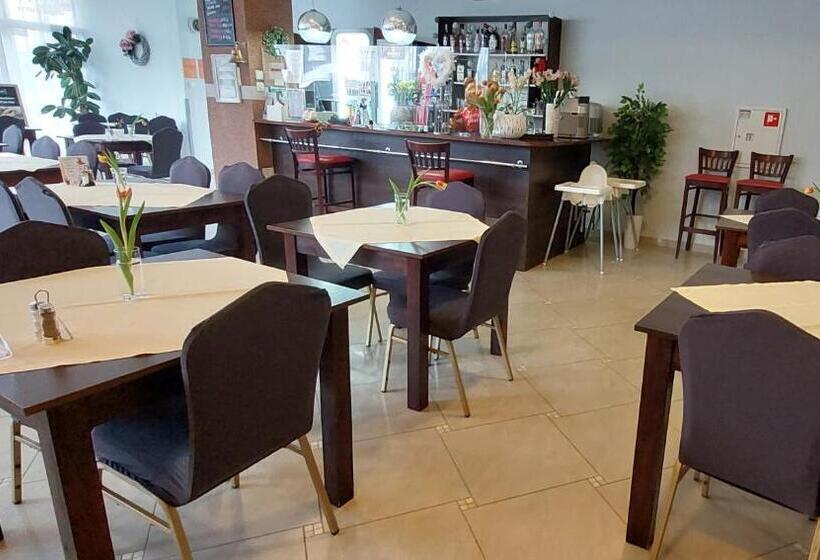 مبيت وإفطار Rezydencja Korab