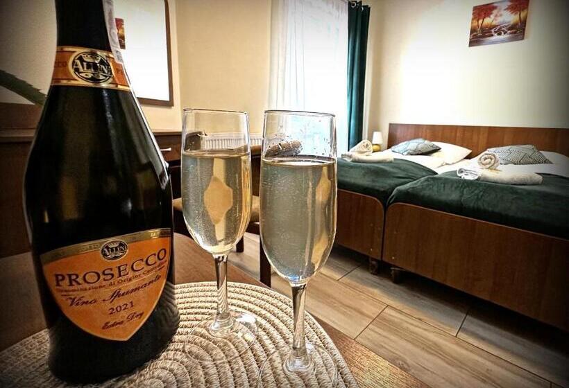 مبيت وإفطار Rezydencja Korab