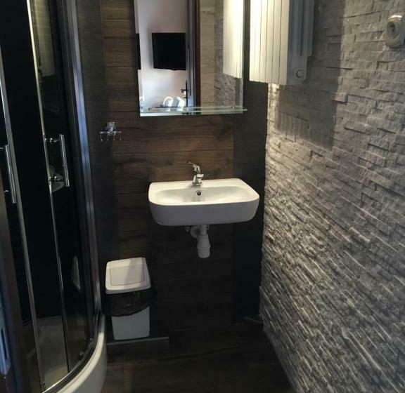 تختخواب و صبحانه Stratos