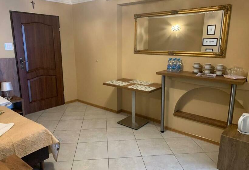 تختخواب و صبحانه Stratos