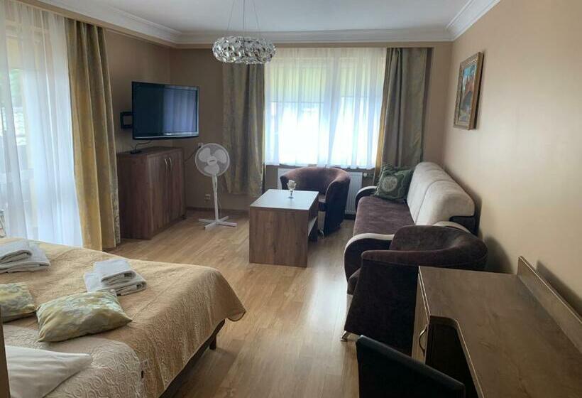 تختخواب و صبحانه Stratos