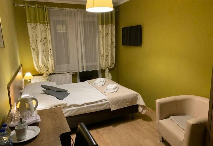 تختخواب و صبحانه Stratos