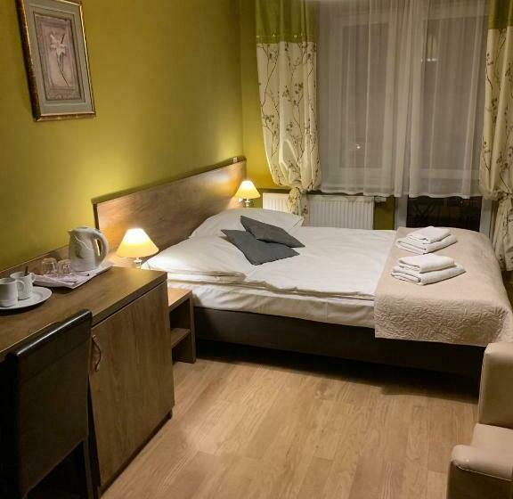 تختخواب و صبحانه Stratos