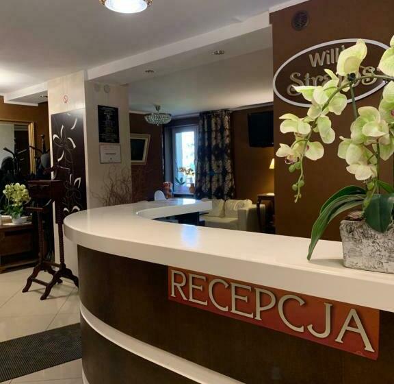 تختخواب و صبحانه Stratos