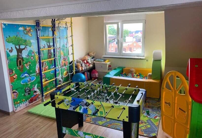 تختخواب و صبحانه Stratos