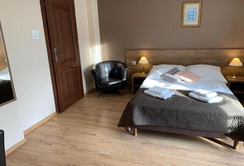 تختخواب و صبحانه Stratos