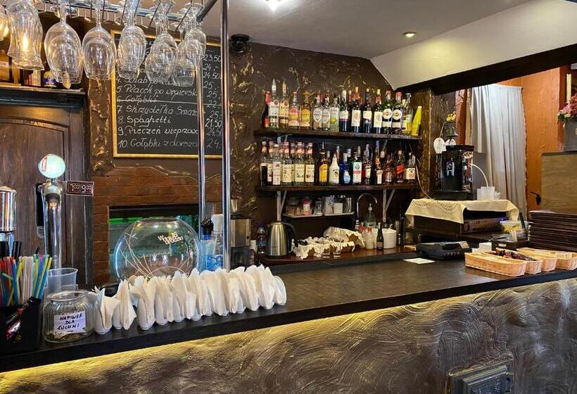 تختخواب و صبحانه Stratos