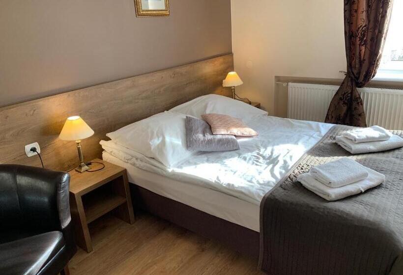 تختخواب و صبحانه Stratos