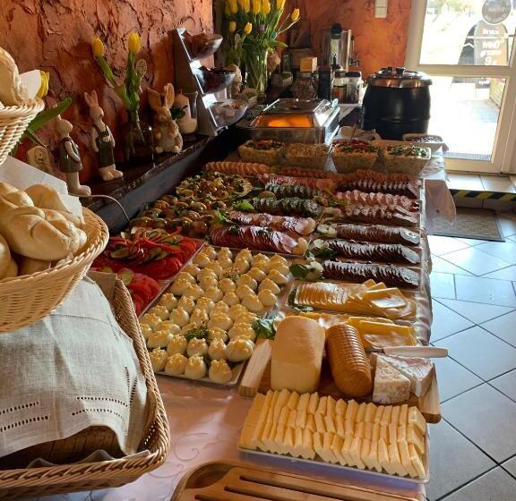 تختخواب و صبحانه Stratos