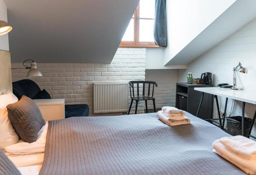 تختخواب و صبحانه Trybunalska