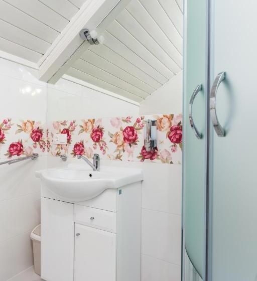 تختخواب و صبحانه Villa Cynamon