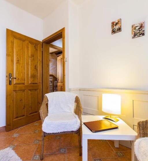 تختخواب و صبحانه Villa Cynamon